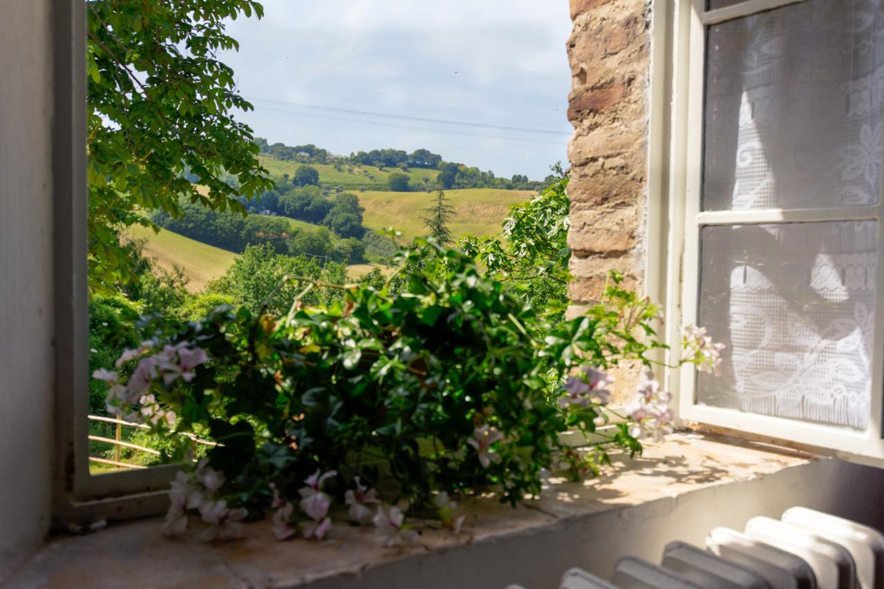 B&B La Residenza Del Poeta Montesicuro ภายนอก รูปภาพ