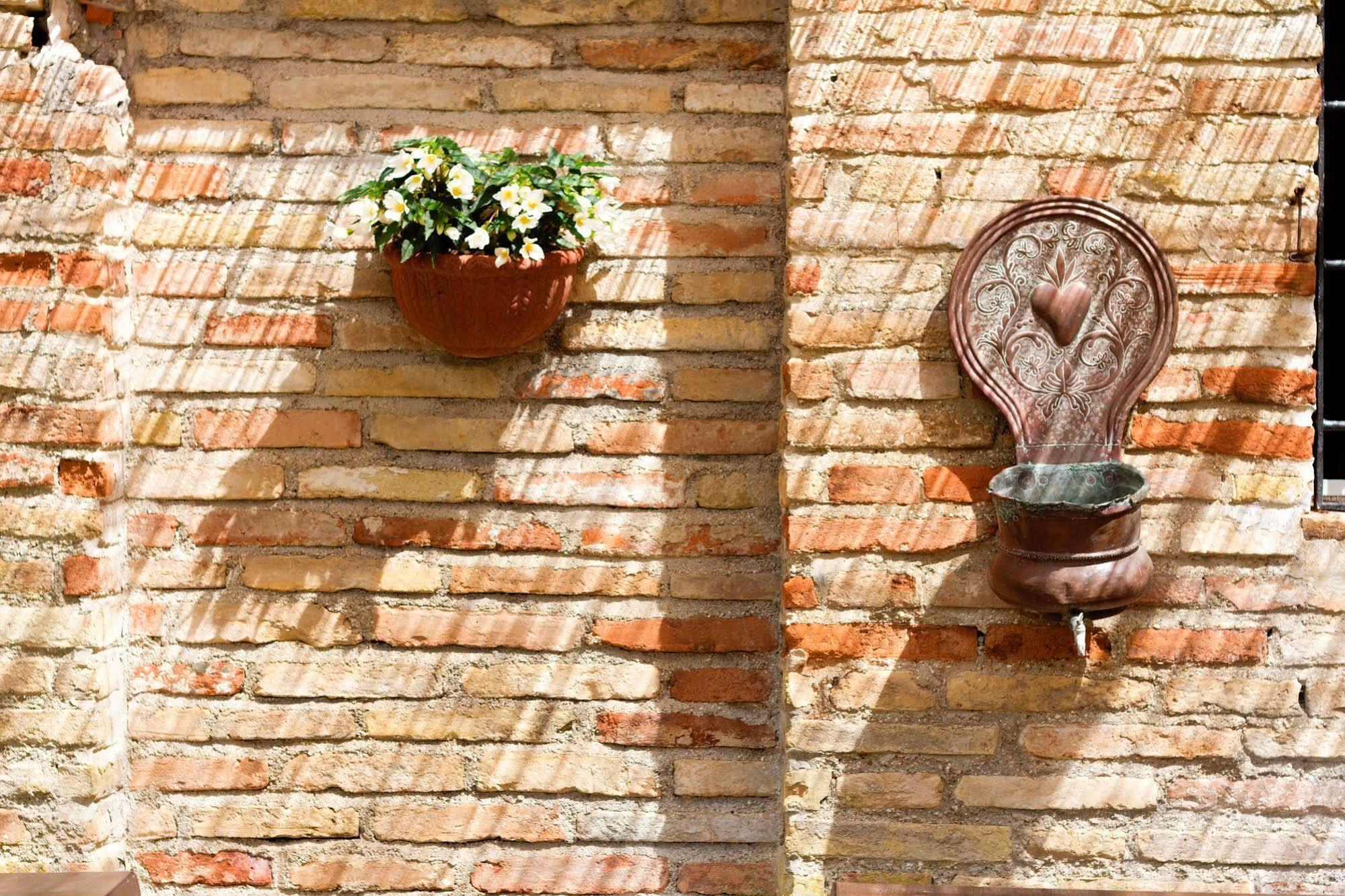 B&B La Residenza Del Poeta Montesicuro ภายนอก รูปภาพ