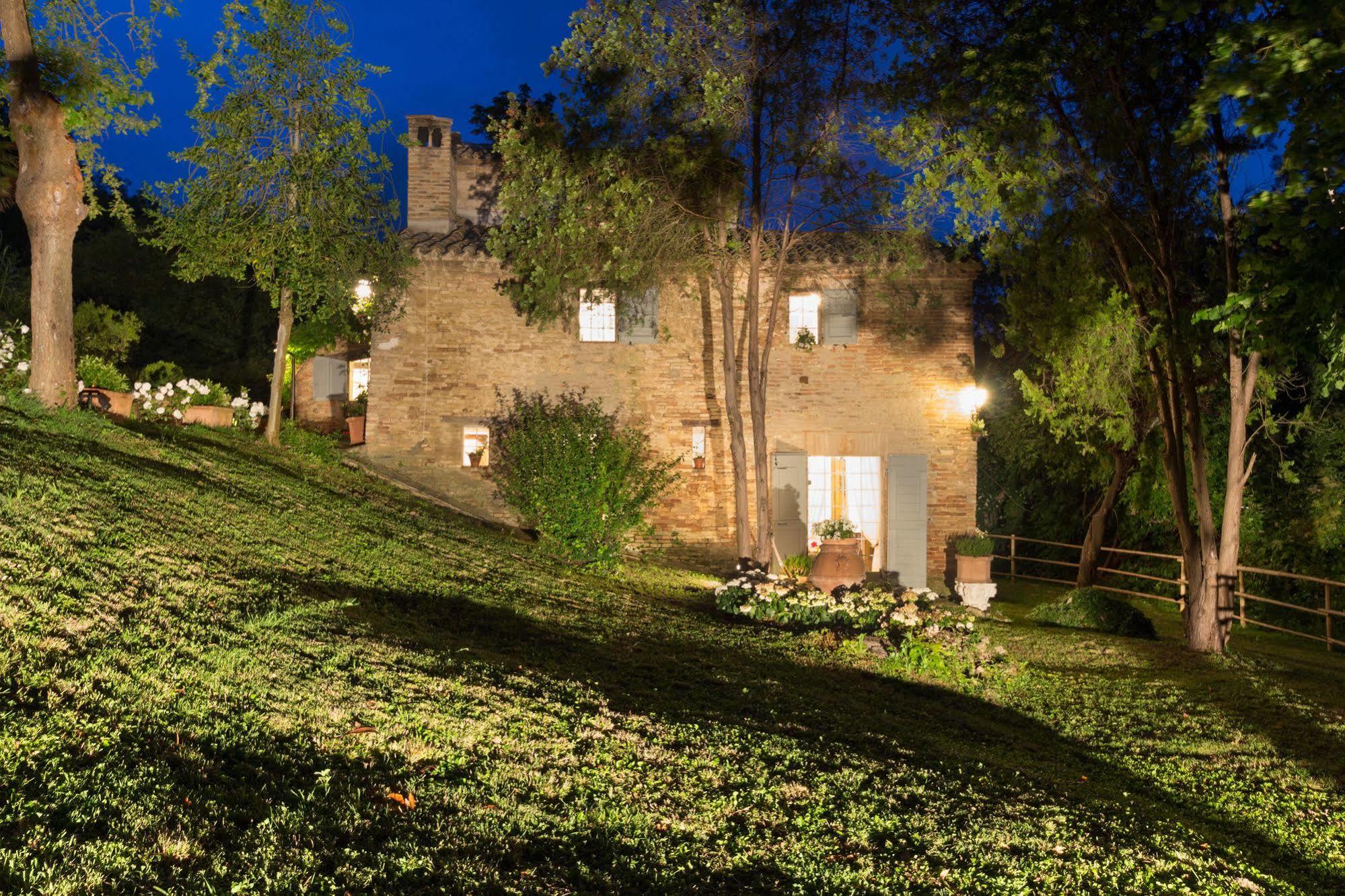B&B La Residenza Del Poeta Montesicuro ภายนอก รูปภาพ