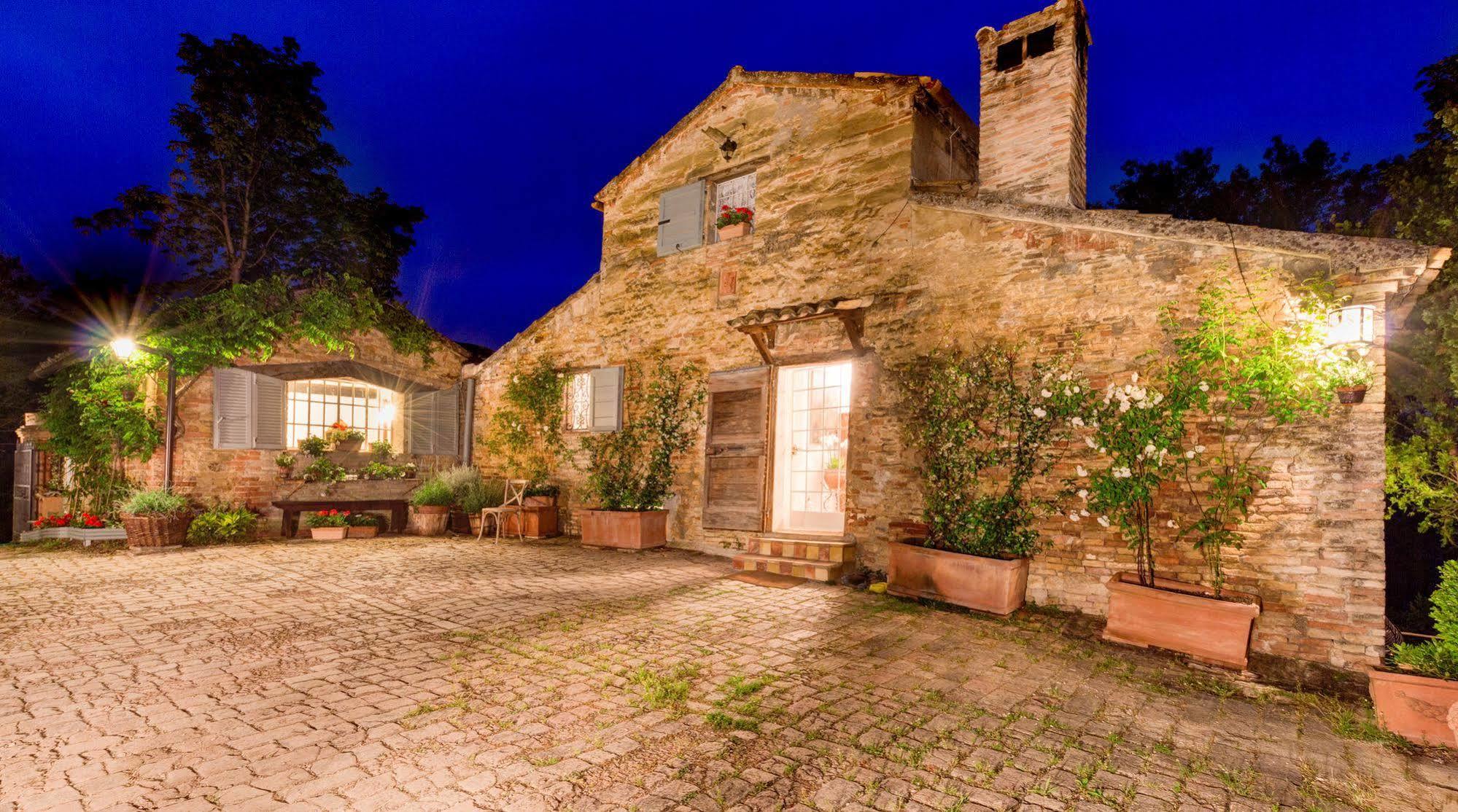 B&B La Residenza Del Poeta Montesicuro ภายนอก รูปภาพ